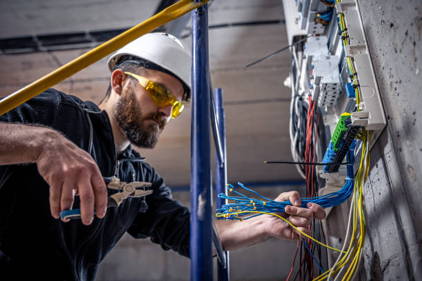 Best Electrical Contractors for Businesses  in Clinton, IL
