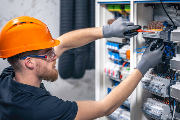 Best Affordable Emergency Electrician  in Clinton, IL